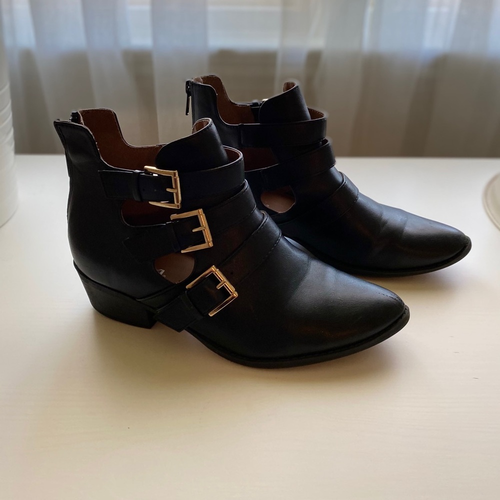 Soda Black Booties
